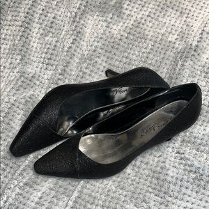 Easy Street Black Heels Sleek Minimalist Design